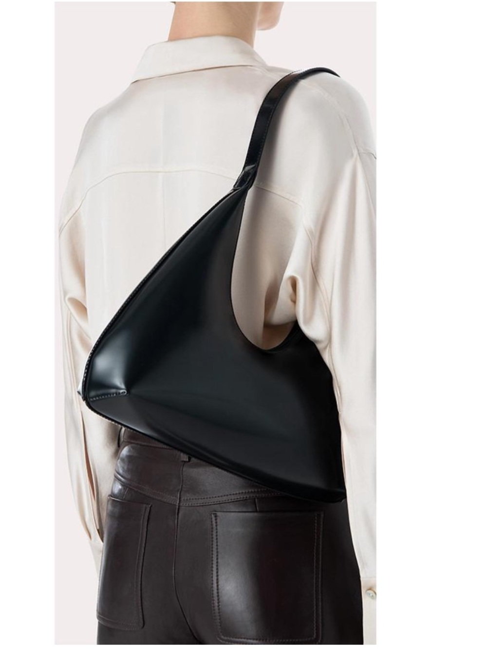 NEW BY FAR amber bag in black patent leather - Picture 4 of 7